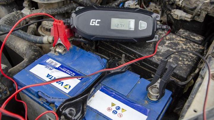 Ładowanie akumulatora z gniazda zapalniczki