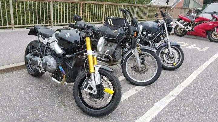 Parkowanie motocykla w mieście