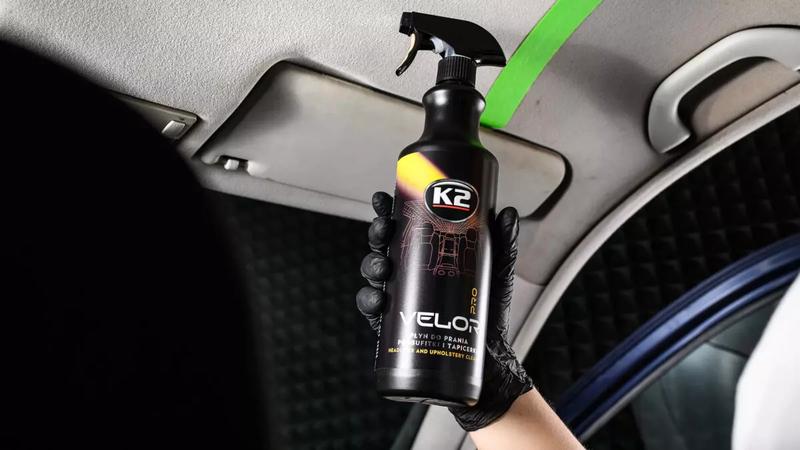 Pranie podsufitki w samochodzie