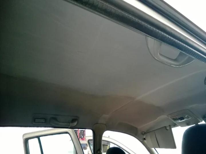 Usuwanie trudnych plam z podsufitki