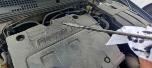 Jak skutecznie sprawdzić poziom oleju w silniku – praktyczne wskazówki