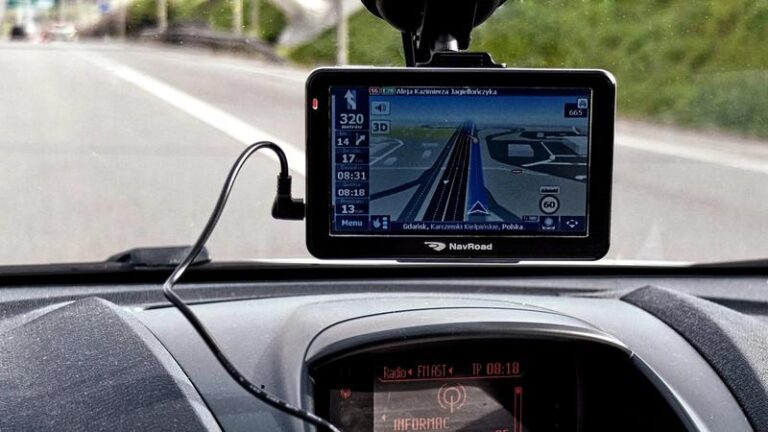 Praktyczny przewodnik: Jak zainstalować nawigację w samochodzie krok po kroku