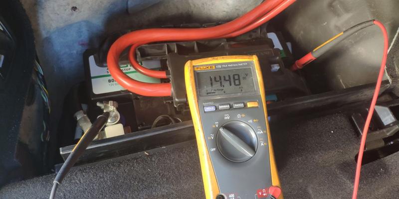 Akumulator Volvo XC90 lokalizacja