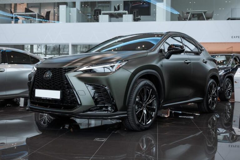 Hybryda czy benzyna w Lexusie NX – co wybrać dla lepszej jazdy?