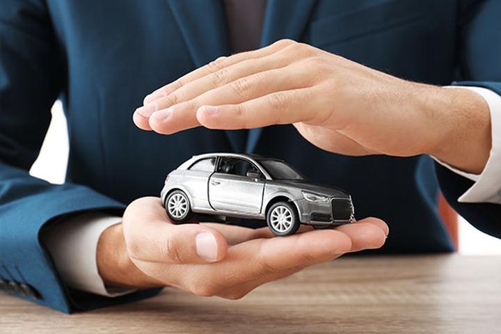 Jak efektywnie rozliczyć ubezpieczenie samochodu osobowego w firmie?