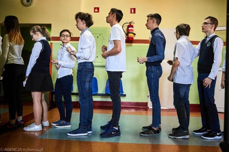 Wybór idealnych butów na egzamin prawa jazdy – co nosić, aby czuć się pewnie?