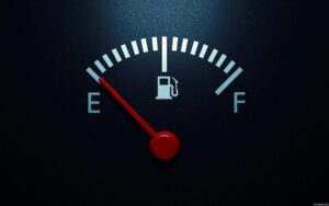 Ile pali piła spalinowa? Sprawdź, co wpływa na jej zużycie paliwa!