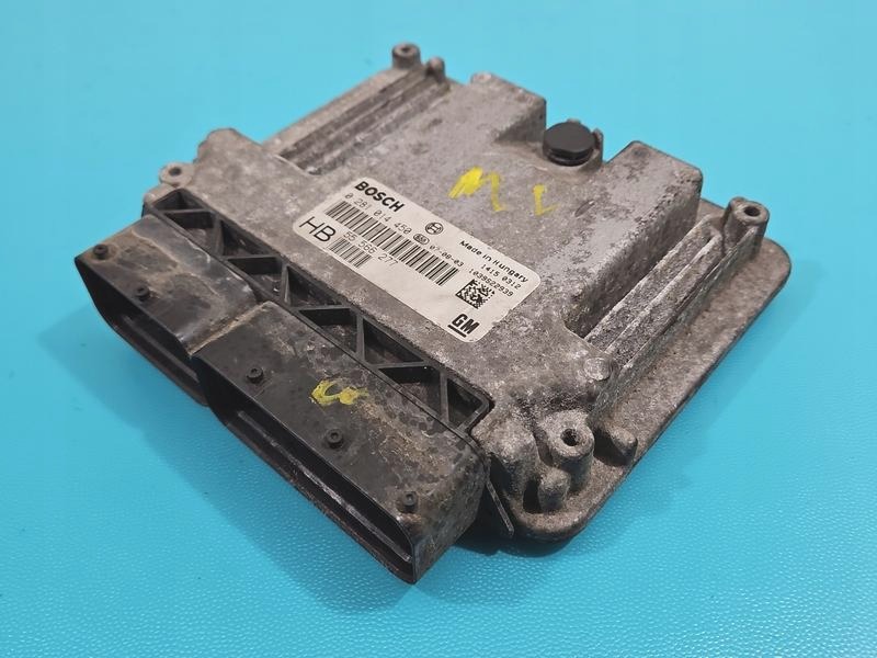 Gdzie dokładnie znaleźć sterownik silnika w Vectrze C 2.2 DTI?